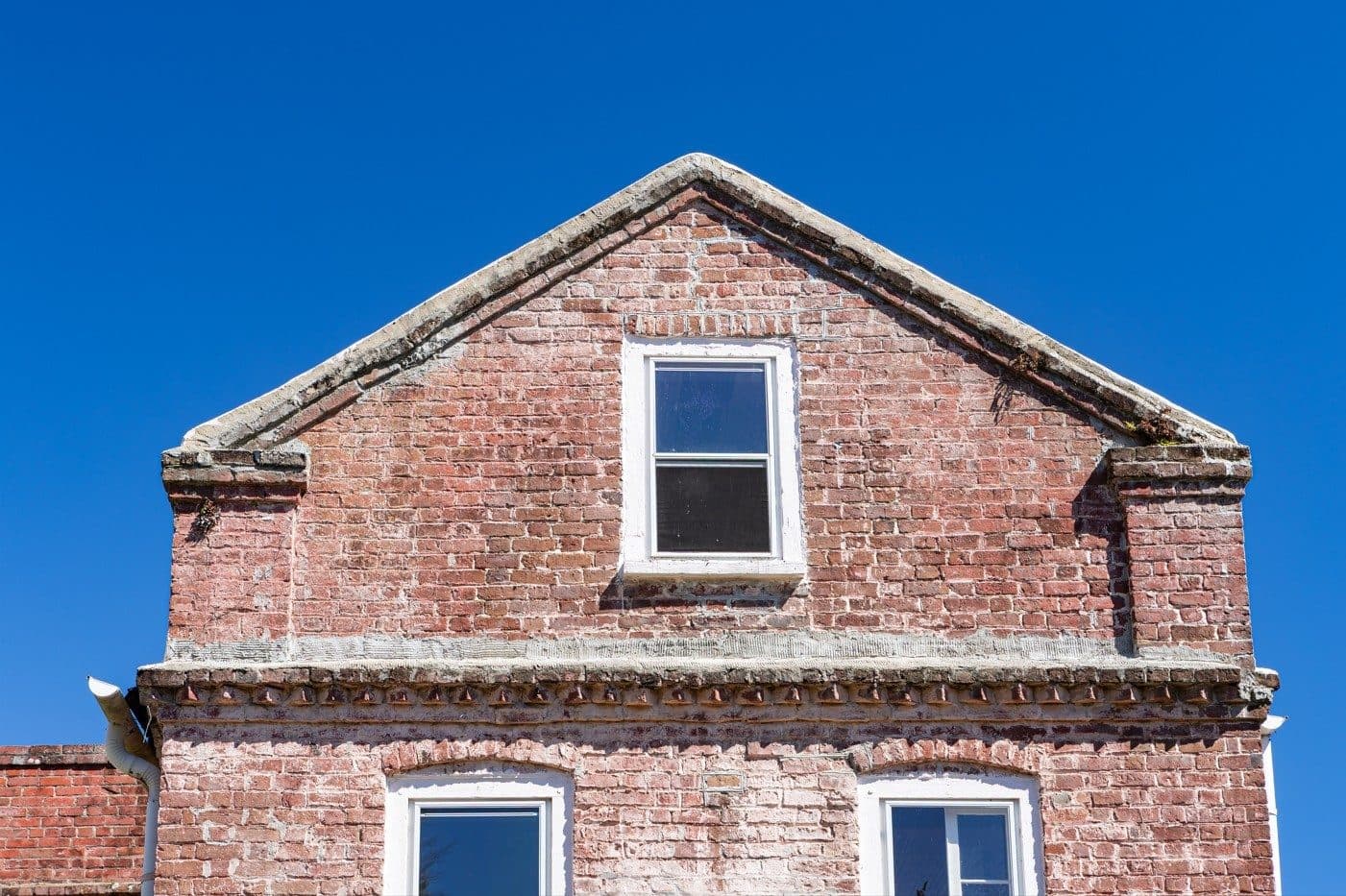 Brick gable end of the Jenkins-Birnie House against a clear sky